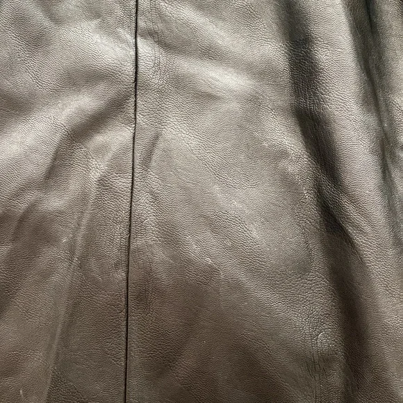 BAD GIRL CIRCLE SKIRT IN VEGAN LEATHER - VIXEN BY MICHELINE PITT - Picture 8 of 9